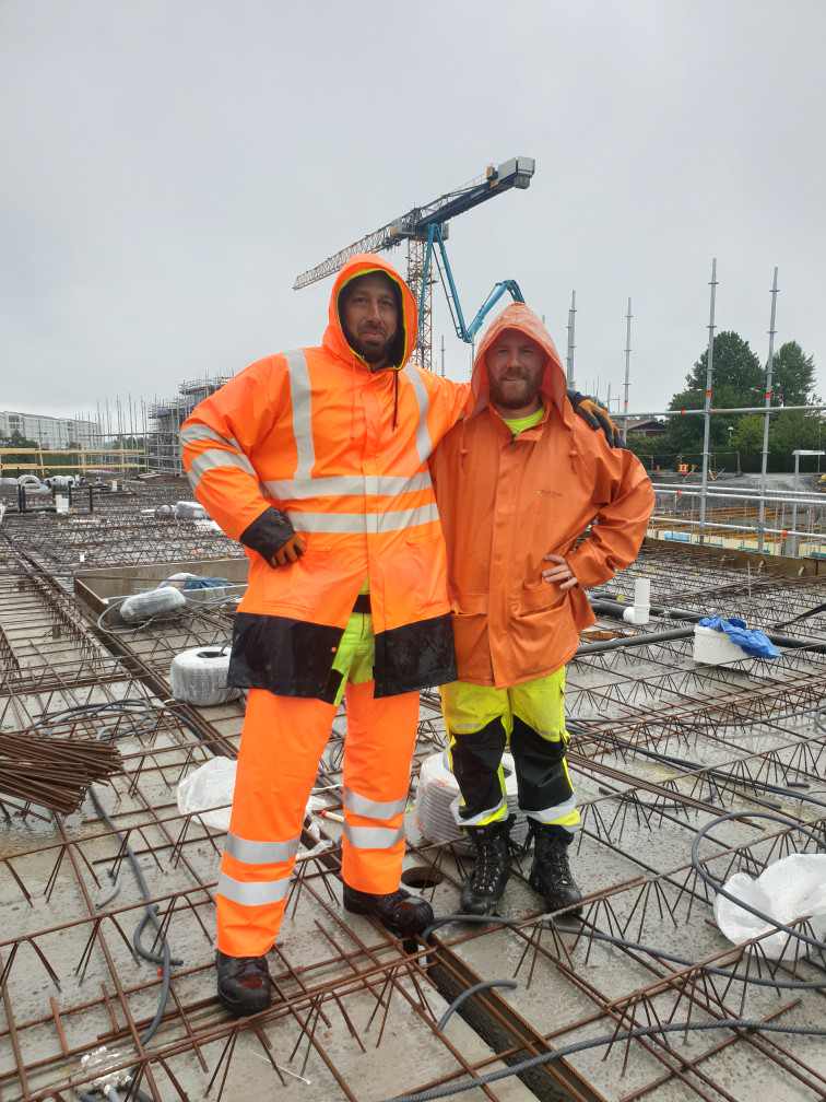 Visste du att Gårdsten är ett av Göteborgs snabbast växande områden? Under de kommande åren kommer det genomföras några av de största förändringar som området sett sedan det byggdes. Hundratals nya familjer flyttar hit, där Serneke leder arbetet med 300 nyproducerade bostäder på och omkring det nya torget.