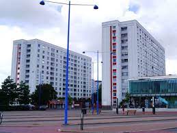 Total renovering av ca 100 lgh samt nybyggnation av 20 lgh i övre delen av huskroppen. Spännande projekt ihop med PEAB som påbörjas under hösten 2023.